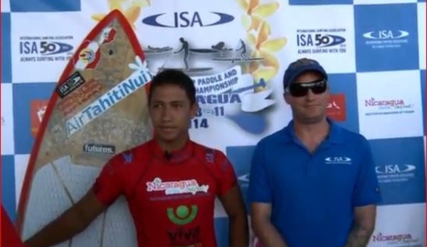 Poenaiki Raioha,  un Tahitien champion du monde de stand up paddle