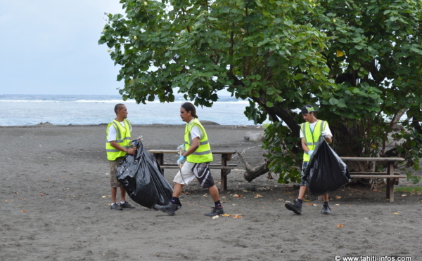 Grand nettoyage de printemps des plages de Tahiti
