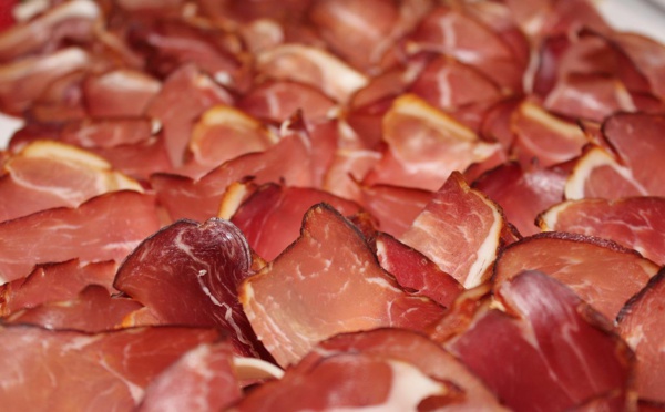 Lien confirmé entre nitrites et risque de cancer, un "plan d'action" à l'automne