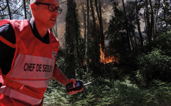 Deux incendies en Gironde : 1.200 hectares ravagés mercredi matin, selon un dernier bilan
