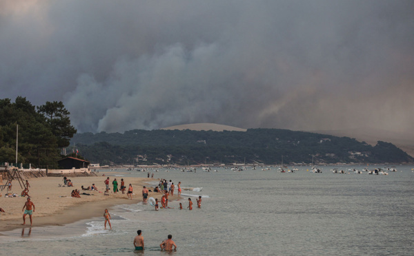 Nombreux records de chaleur en France lundi, les feux continuent en Gironde
