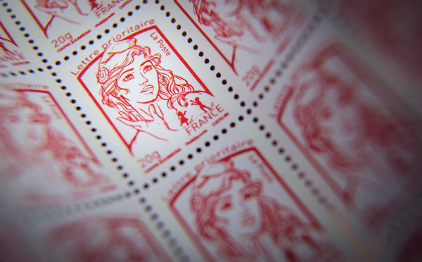 La Poste enterre le timbre rouge traditionnel, qui se dématérialise