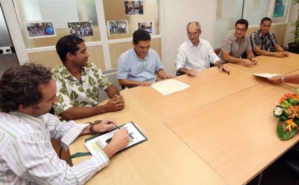 Signature d'une convention pour la formation de cadres du monde sportif