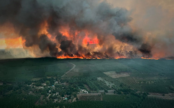 Campings et habitants évacués en Aveyron, l'incendie ne progresse plus