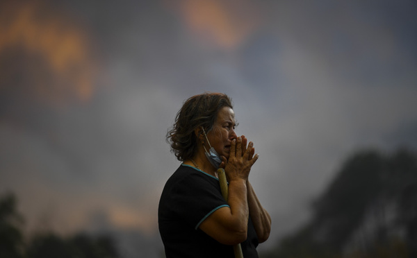 Le grand feu du centre du Portugal maîtrisé, deux incendies en Espagne freinés