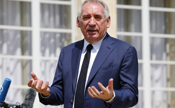 Bayrou voit arriver "la crise la plus grave que la France ait connue depuis la guerre"