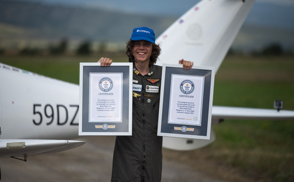 A 17 ans, un pilote d'ULM bat le record du tour du monde en solo