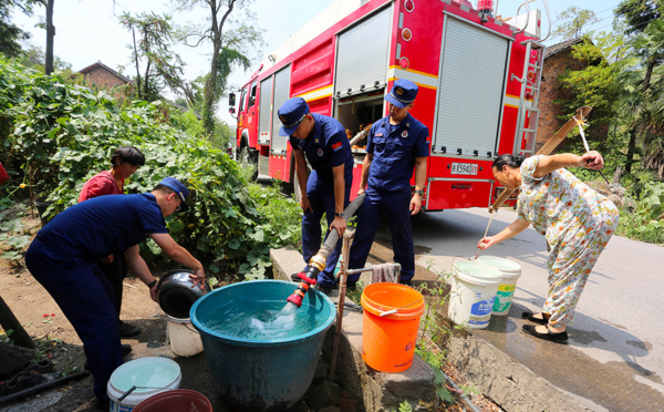"Tout est mort": un agriculteur chinois dépité par la canicule