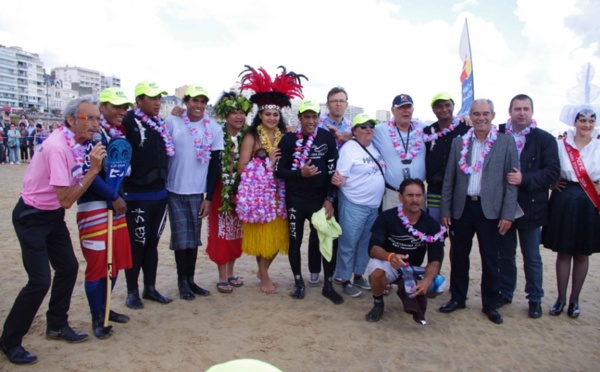 Vendée Va’a : le ministre des Sports assiste à la victoire du team EDT