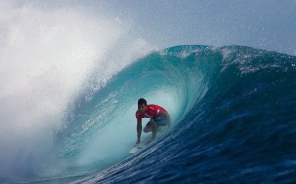 Surf Fidji Pro : Bourez s’impose face à Slater et passe en 1/2 finale