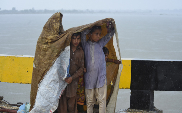 Pakistan: les efforts s'accentuent pour venir en aide aux victimes des inondations