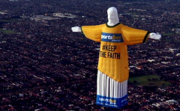 Melbourne: Un Jésus volant provoque le courroux de l’église