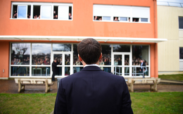 Macron lance le chantier de sa réforme "très progressive" du lycée professionnel