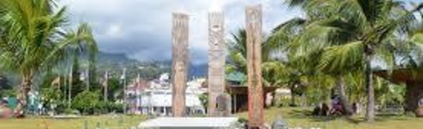 Stèle commémorative du 2 juillet 1966:  Le Président propose le rond point de la base marine