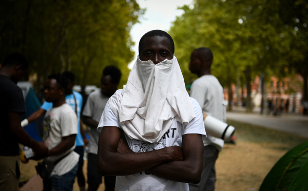 Asile et immigration: Macron annonce un projet de loi pour début 2023