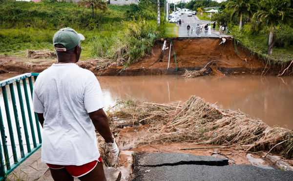 Guadeloupe: deux jours après la tempête Fiona, toujours des coupures d'eau et de routes