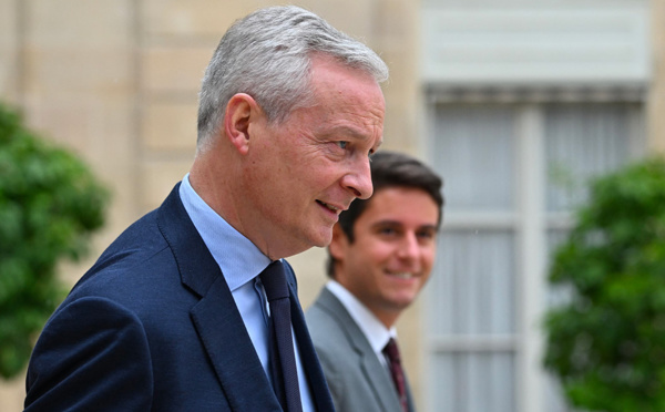 Un budget 2023 à "l'euro près" avec plus de fonctionnaires et contraint par la dette