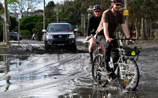 Australie: un mort dans les inondations, les pluies s'atténuent