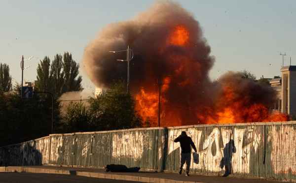 Ukraine: la Russie relance ses frappes avec des drones, trois morts à Kiev