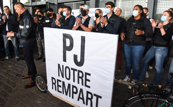 Des centaines de policiers et magistrats de nouveau rassemblés contre la réforme de la PJ
