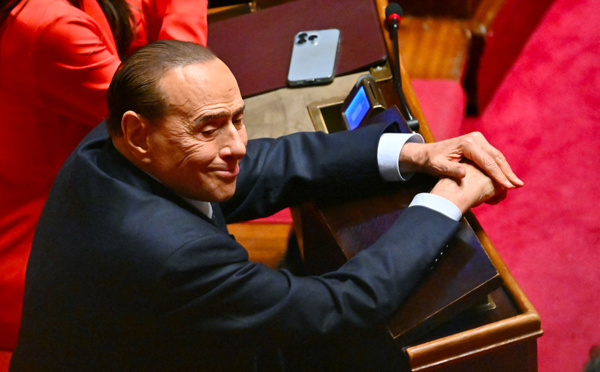 Italie: Berlusconi "renoue" avec Poutine, malaise dans la coalition