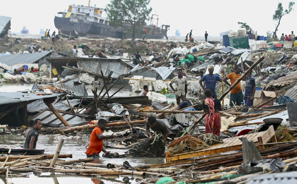 Bangladesh: au moins 16 morts et huit disparus au passage du cyclone Sitrang