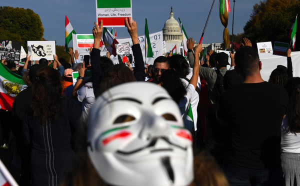 Iran: les forces de sécurité tirent sur des manifestants après un hommage à Mahsa Amini