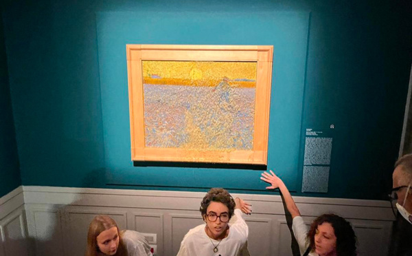 Des militants du climat aspergent de soupe un Van Gogh à Rome
