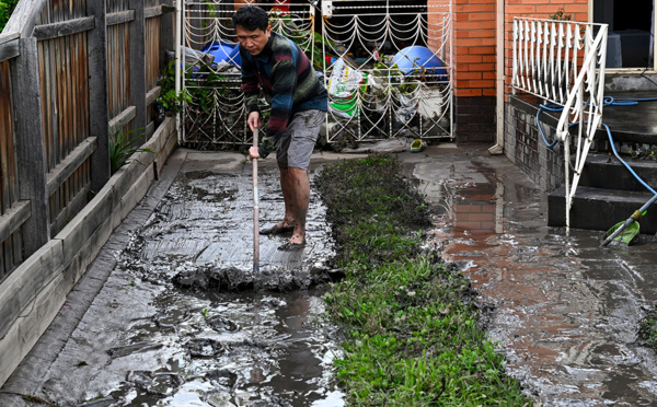 Inondations en Australie: plus de 100 personnes secourues sur les toits