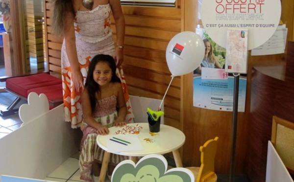 Espace dédié à la Banque de Polynésie : du coloriage pour les enfants impatients.