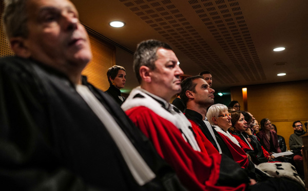 Journée d'action de magistrats, avocats et greffiers contre "une justice au rabais"