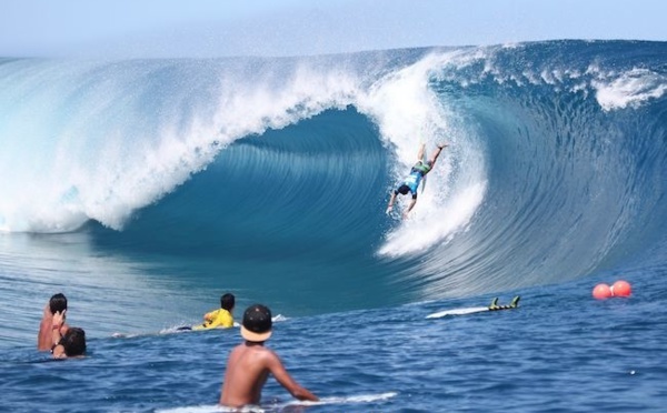 Billabong Pro Tahiti – Résumé jour 1 : Ca passe pour Michel, ça 'casse' pour Taumata ! (Diaporama)
