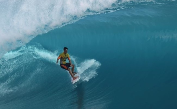 Gabriel Medina vainqueur de la Billabong Pro Tahiti 2014 devant Kelly Slater