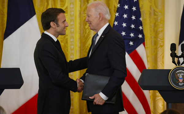Macron et Biden veulent chercher ensemble une issue en Ukraine