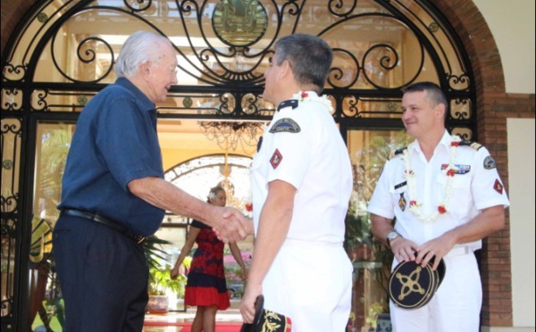 Le Président rencontre le général commandant le SMA