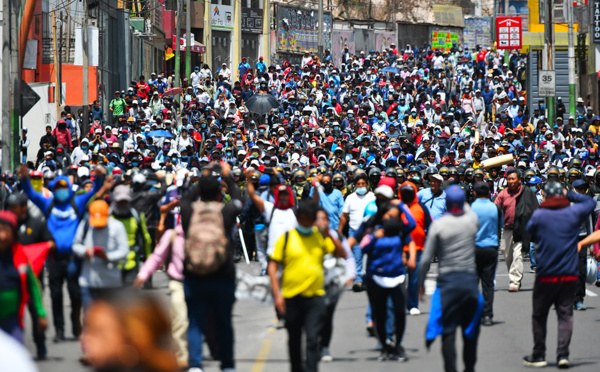 Etat d'urgence dans tout le Pérou, Castillo reste en prison