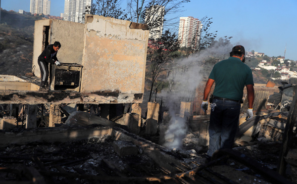 Chili: au moins deux morts et 400 logements endommagés dans un incendie