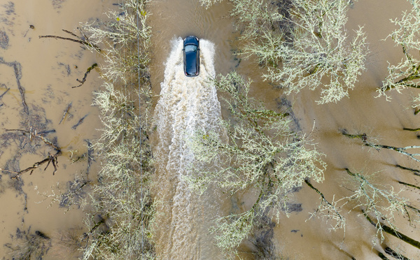 Après une violente tempête, la Californie encore sous le risque d'inondations
