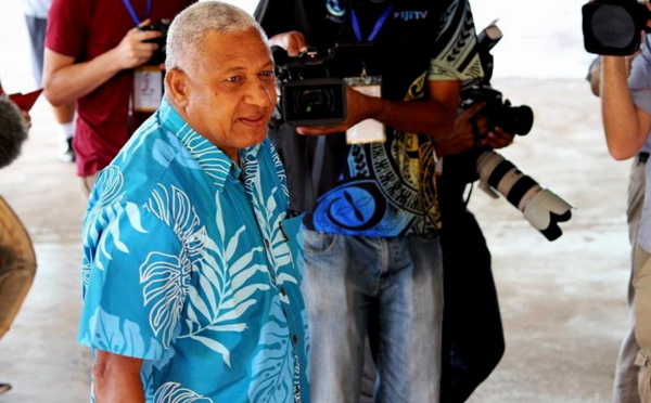 Élections fidjiennes : Bainimarama flirte avec les 60 pour cent
