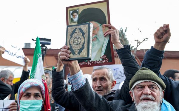 Iran: rassemblement devant l'ambassade de France contre les caricatures de Khamenei