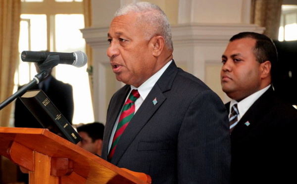 Bainimarama enfile les habits de dirigeant démocratique
