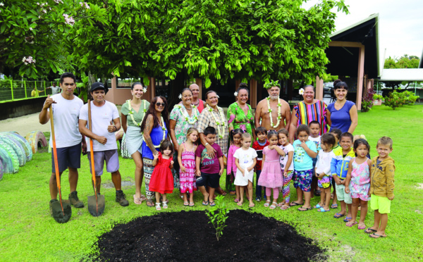 Deux orangers pour l’école Amahi