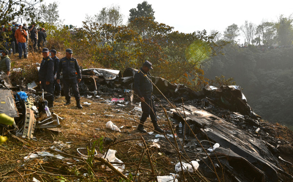 Au moins 67 morts dans la catastrophe aérienne la plus meurtrière au Népal en 30 ans