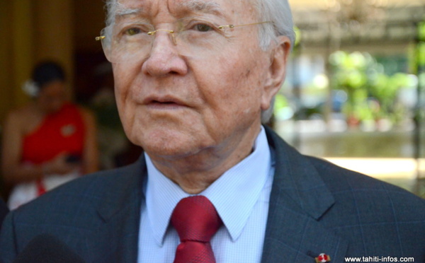 Gaston Flosse écrit à François Hollande pour rendre sa Légion d'honneur