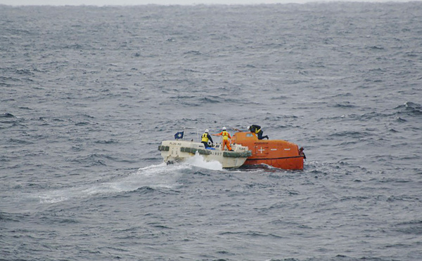 Naufrage d'un cargo près du Japon: deux morts, 9 disparus