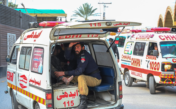 Pakistan: au moins 33 morts dans une explosion à l'intérieur d'une mosquée de Peshawar