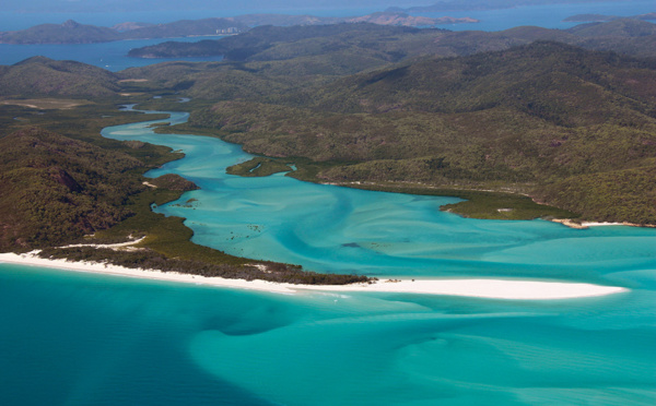 Australie : le gouvernement bloque un projet de mine de charbon aux abords de la Grande Barrière de corail