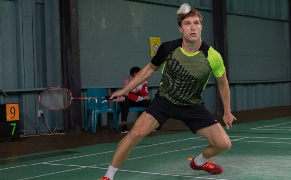 Rémi Rossi fait de la résistance aux Oceania de badminton