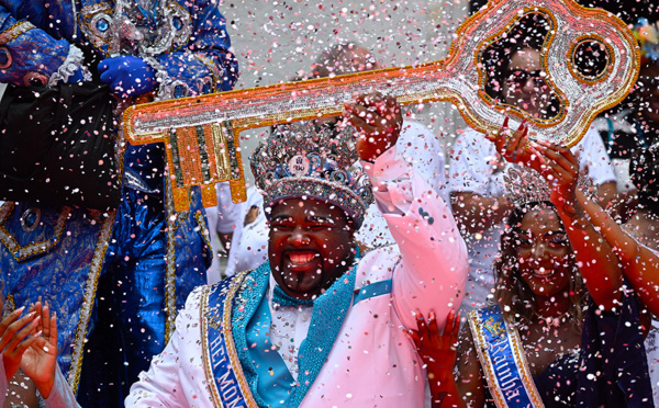 Brésil : la folie du carnaval de Rio reprend ses droits loin des "ténèbres"
