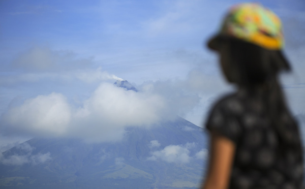 Quatre morts aux Philippines dans le crash d'un avion sur un volcan